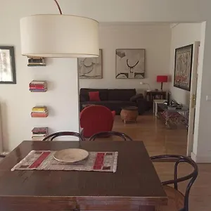 https://piso-con-vistas-a-la-rambla-de-figueres.topcostabravahotels.com